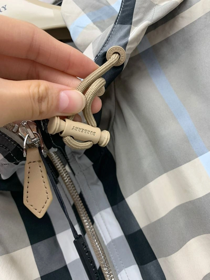 Flexible Burberry Outwear 104612
