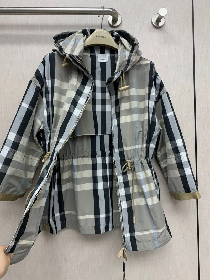 Flexible Burberry Outwear 104612