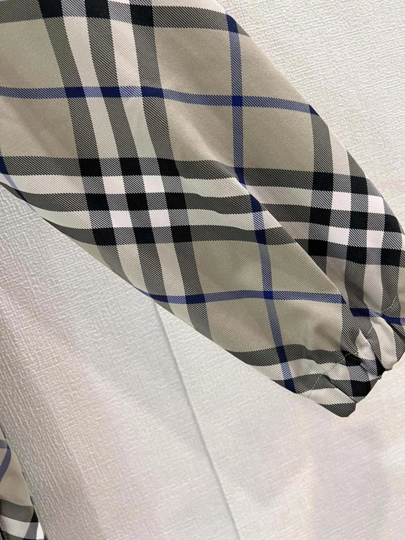 Burberry Outwear Minimalist 104610