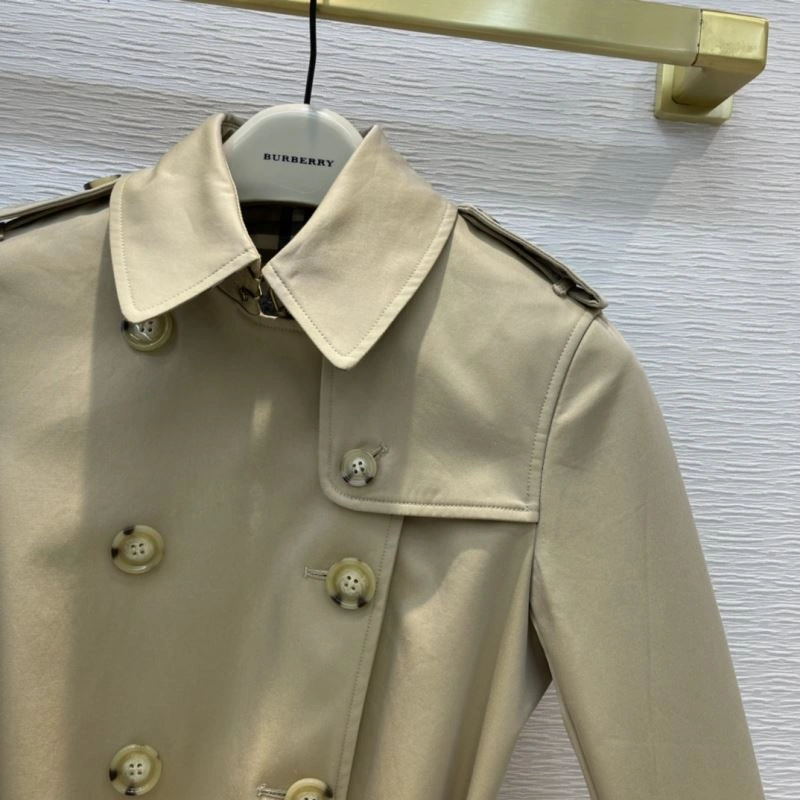 ComfortFit Burberry Outwear 104605