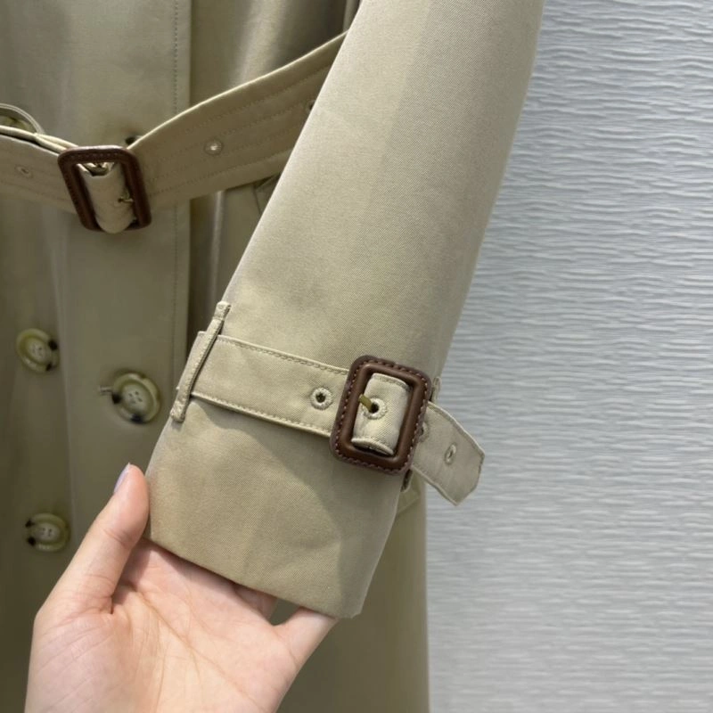 ComfortFit Burberry Outwear 104605