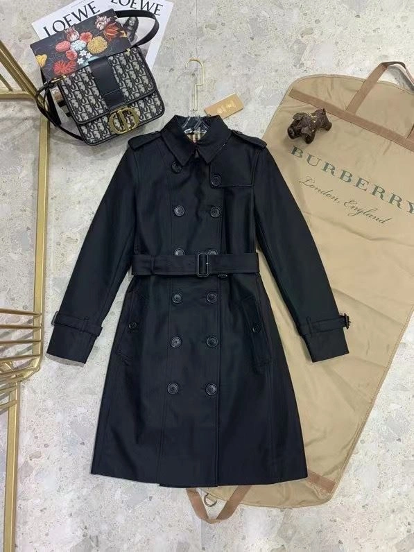 Burberry Outwear Bold 104602