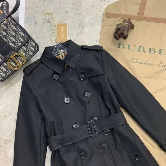 Burberry Outwear Bold 104602