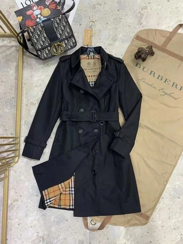 Burberry Outwear Bold 104602