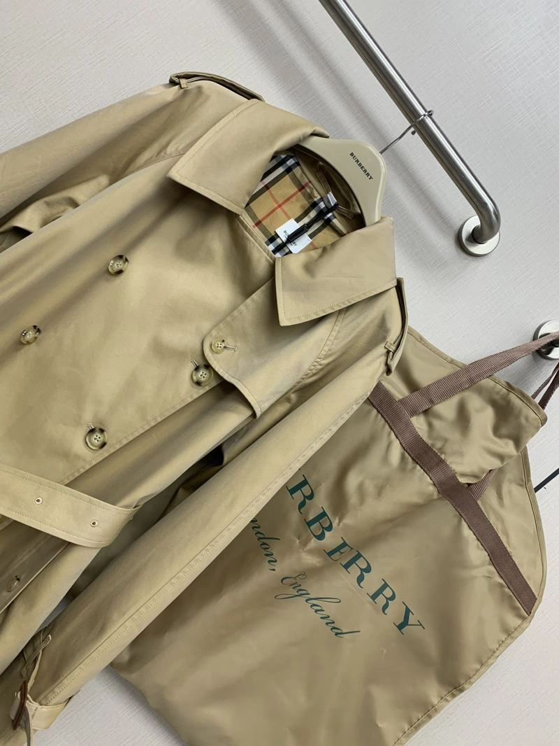 Unisex Burberry Outwear 104599
