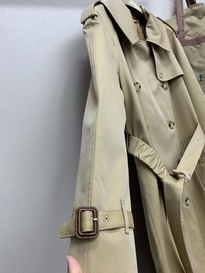 Unisex Burberry Outwear 104599