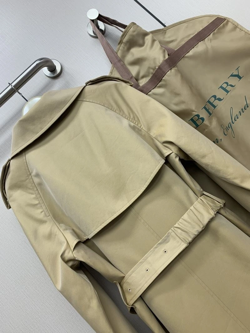 Unisex Burberry Outwear 104599