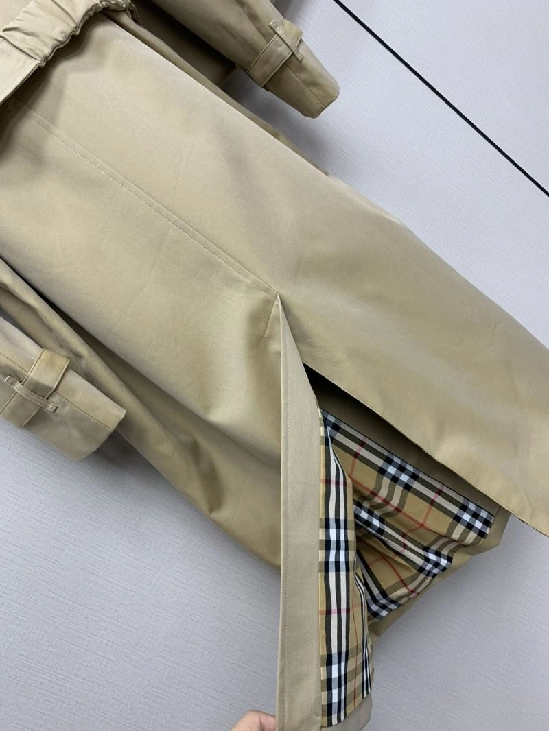 Unisex Burberry Outwear 104599
