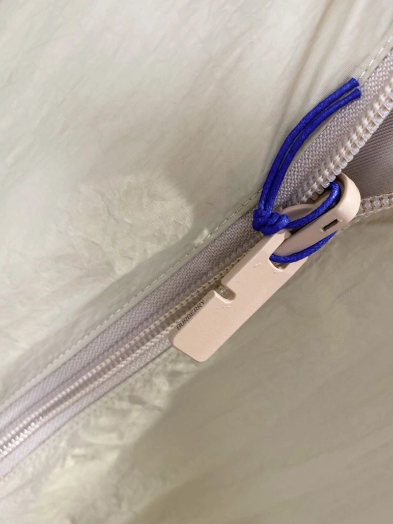 EyeCatching Burberry Outwear 104589