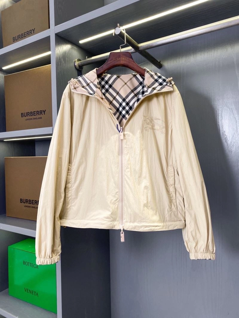 EyeCatching Burberry Outwear 104589