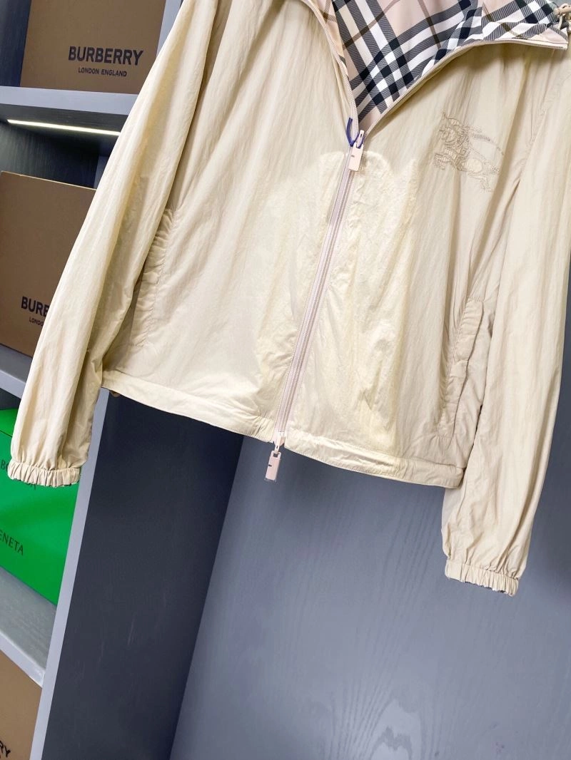 EyeCatching Burberry Outwear 104589
