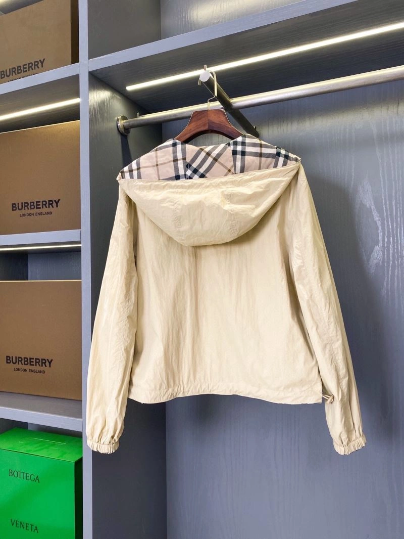 EyeCatching Burberry Outwear 104589