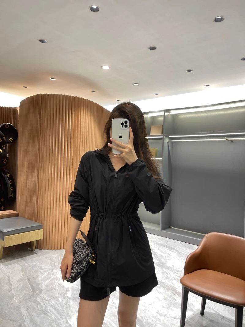 Sporty Burberry Outwear 104577