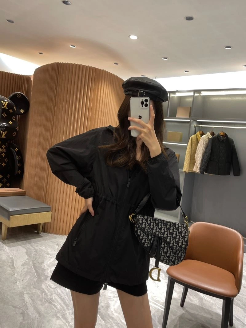 Sporty Burberry Outwear 104577