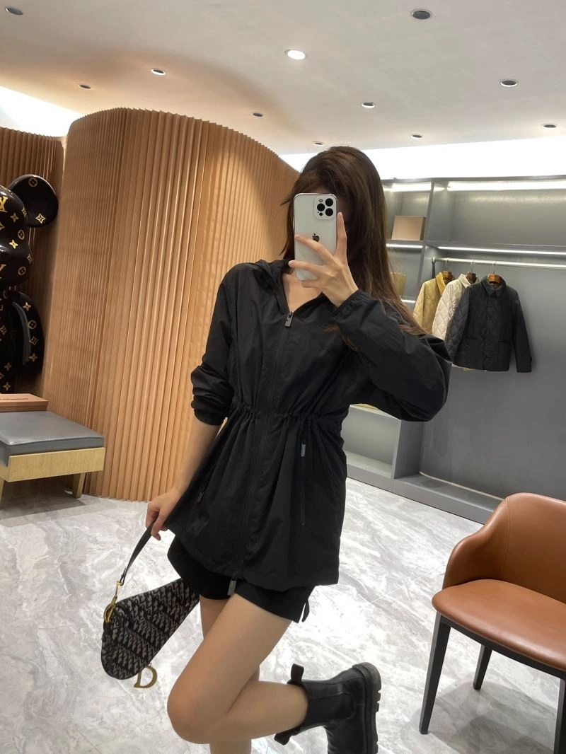 Sporty Burberry Outwear 104577