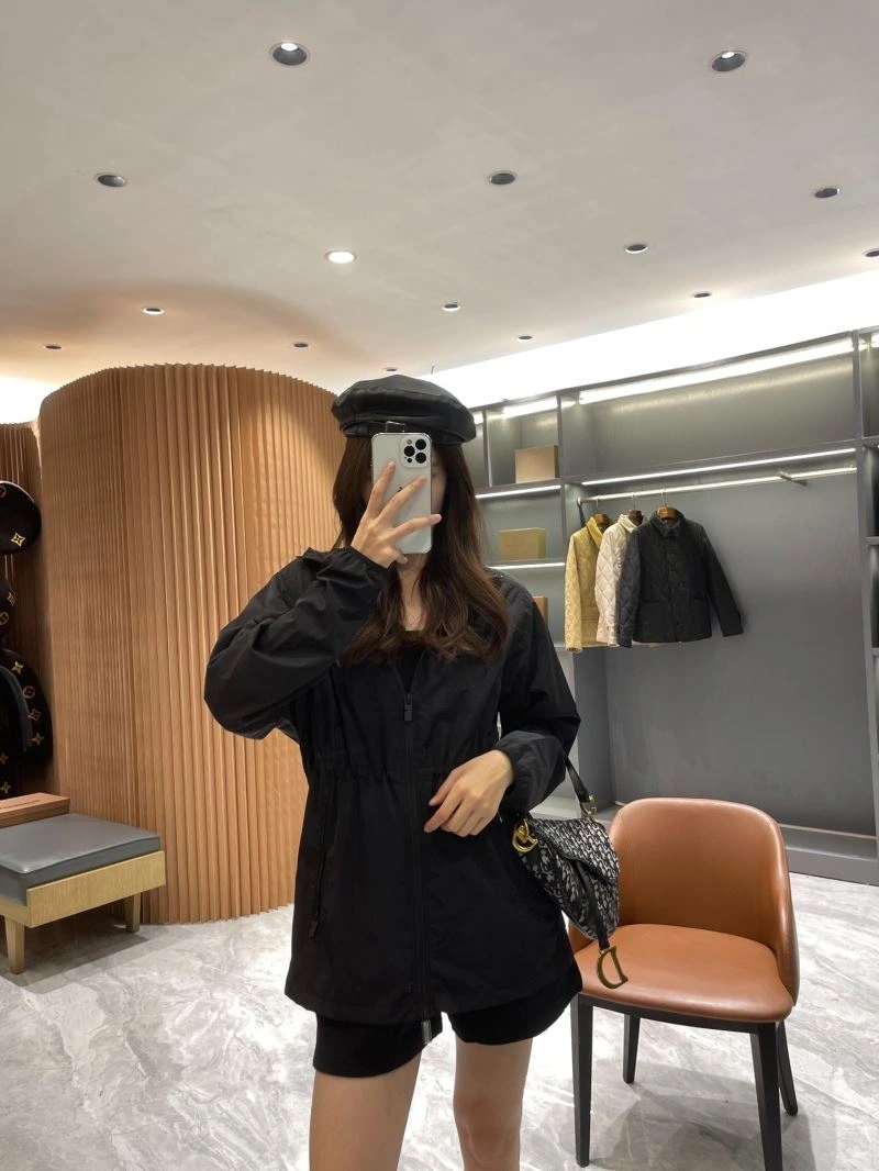 Sporty Burberry Outwear 104577