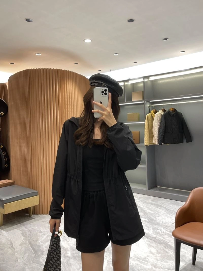 Sporty Burberry Outwear 104577