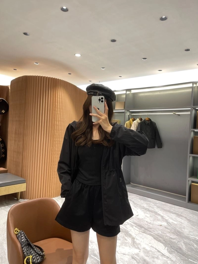 Sporty Burberry Outwear 104577