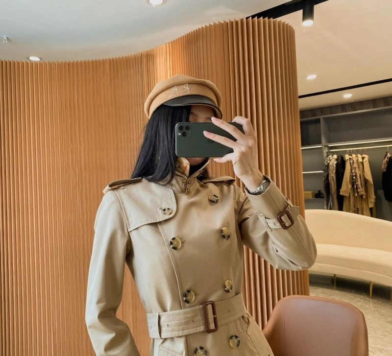 Bold Burberry Outwear 104568