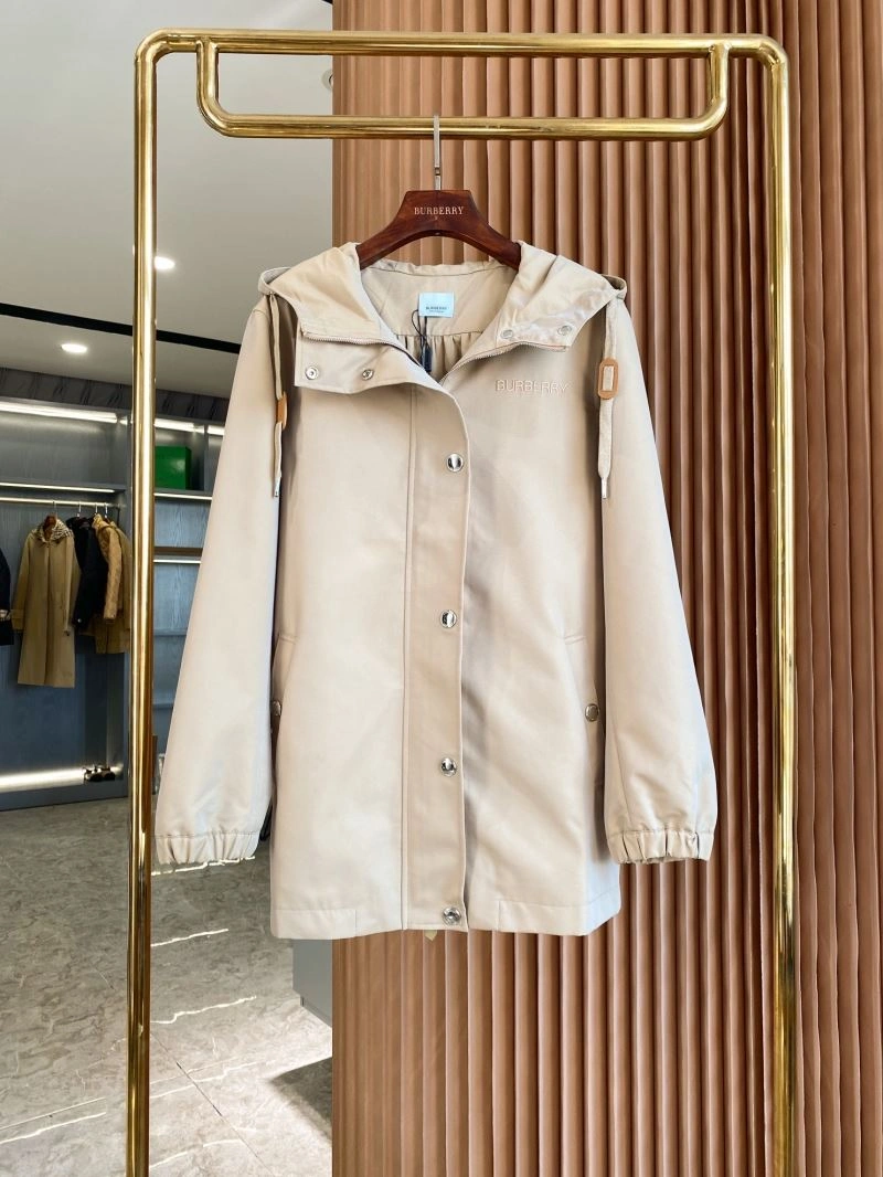 Lightweight Burberry Outwear 104560
