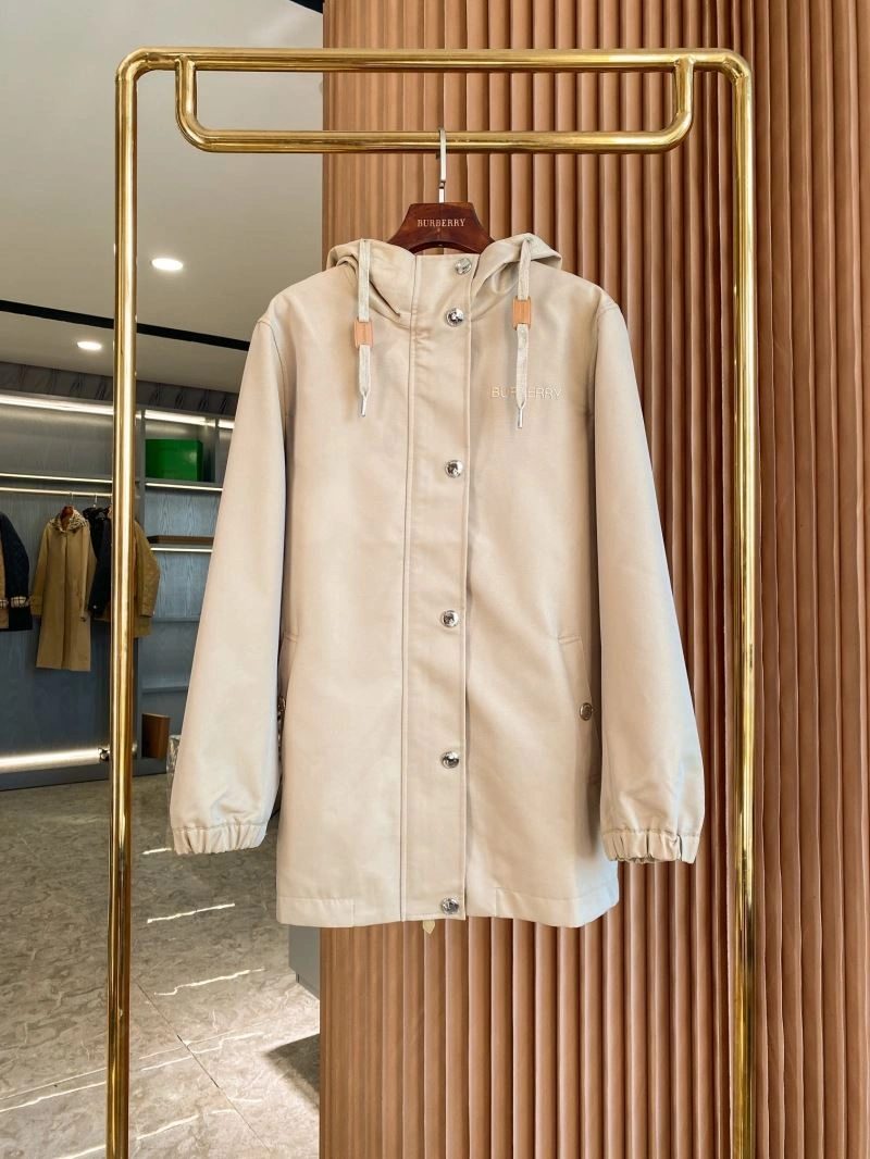 Lightweight Burberry Outwear 104560