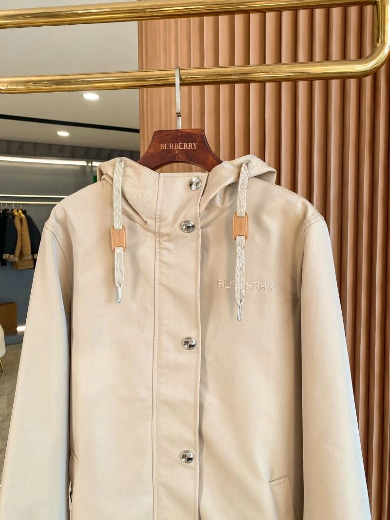 Lightweight Burberry Outwear 104560