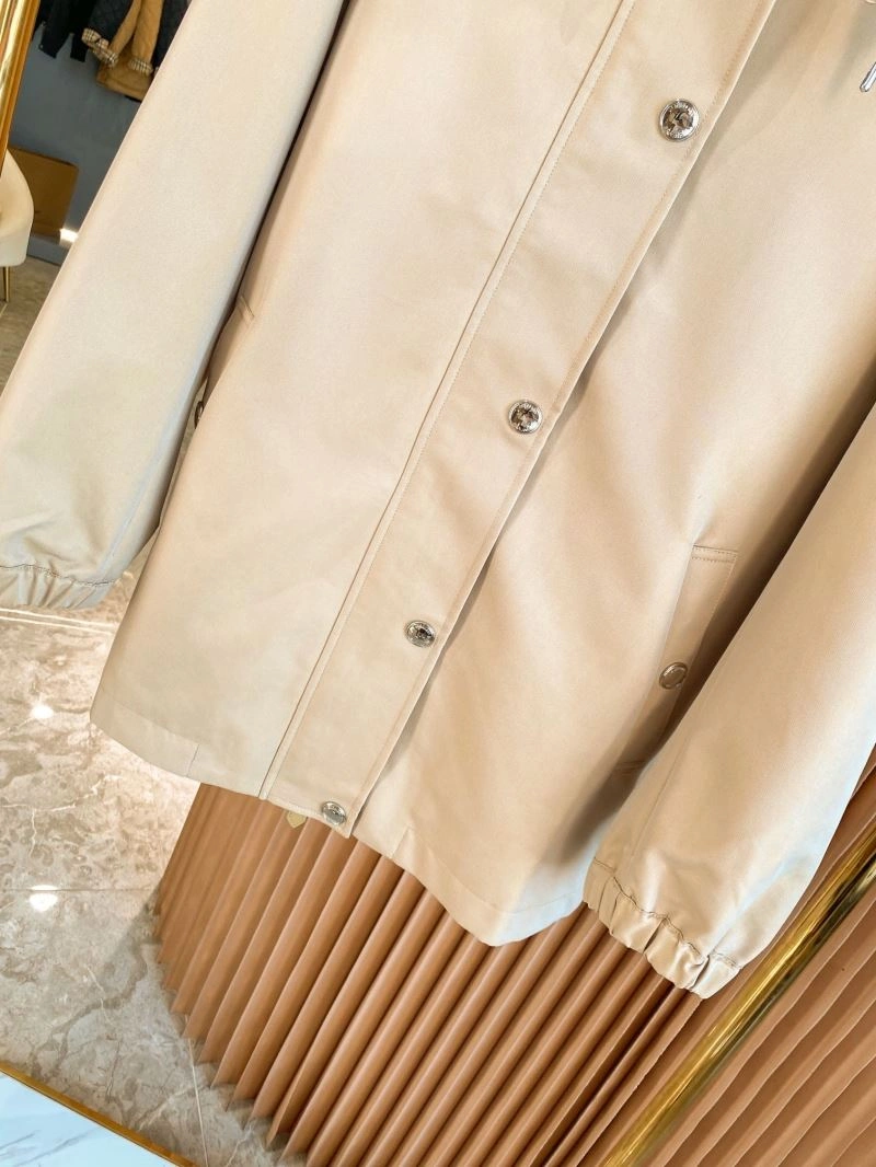 Lightweight Burberry Outwear 104560
