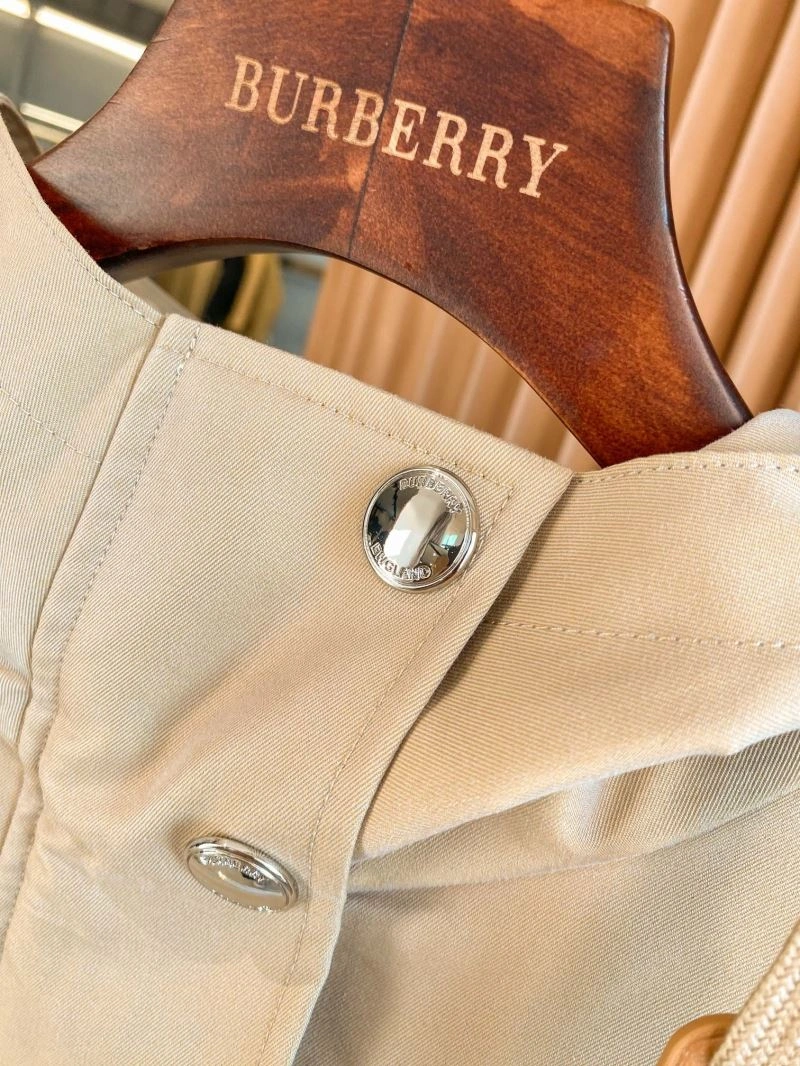 Lightweight Burberry Outwear 104560