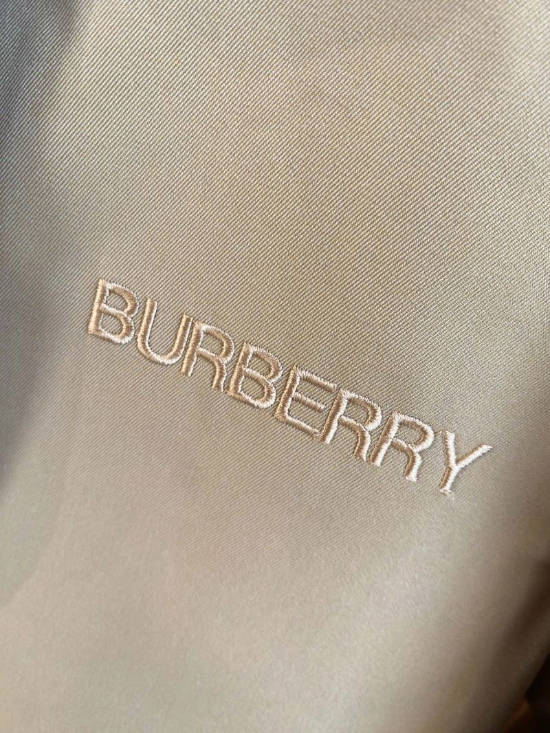 Lightweight Burberry Outwear 104560