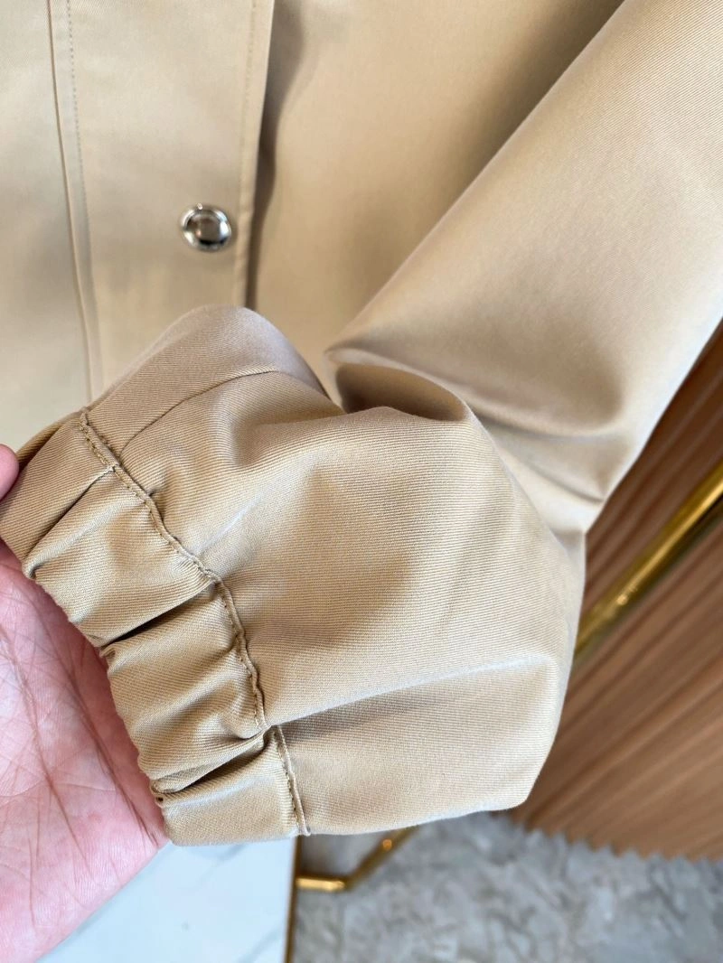 Lightweight Burberry Outwear 104560