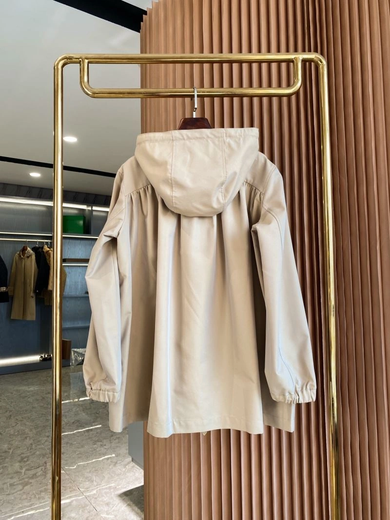 Lightweight Burberry Outwear 104560