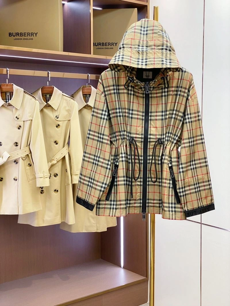 Vibrant Burberry Outwear 104573