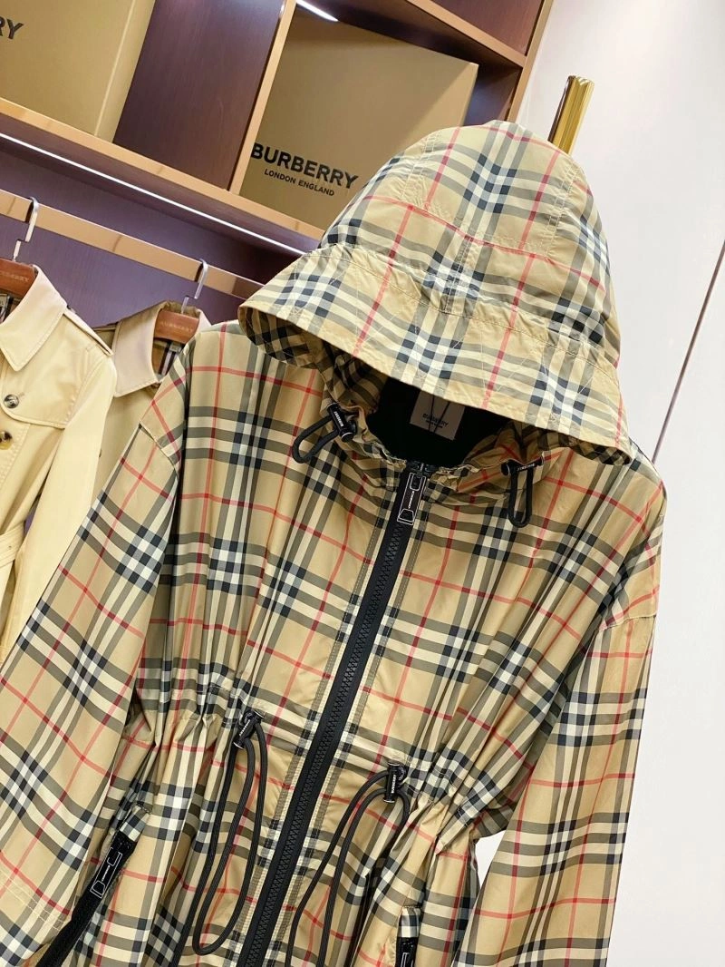 Vibrant Burberry Outwear 104573