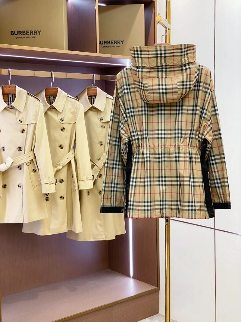 Vibrant Burberry Outwear 104573