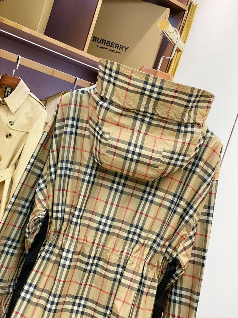 Vibrant Burberry Outwear 104573