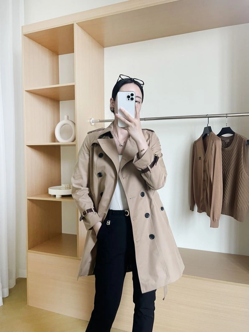 Breathable Burberry Outwear 104543
