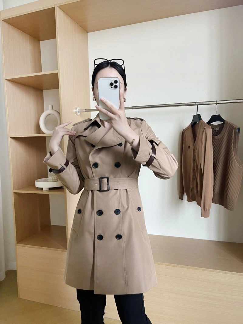 Breathable Burberry Outwear 104543