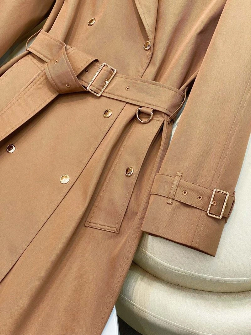 Effortless Burberry Outwear 104538