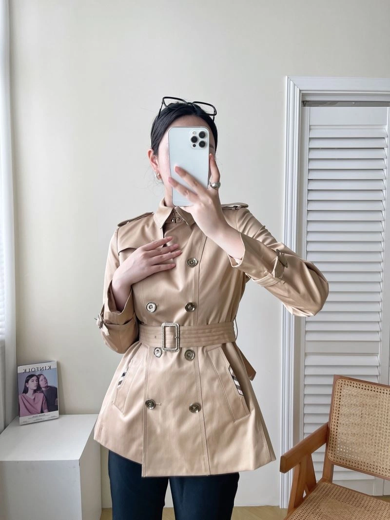 WaterResistant Burberry Outwear 104579