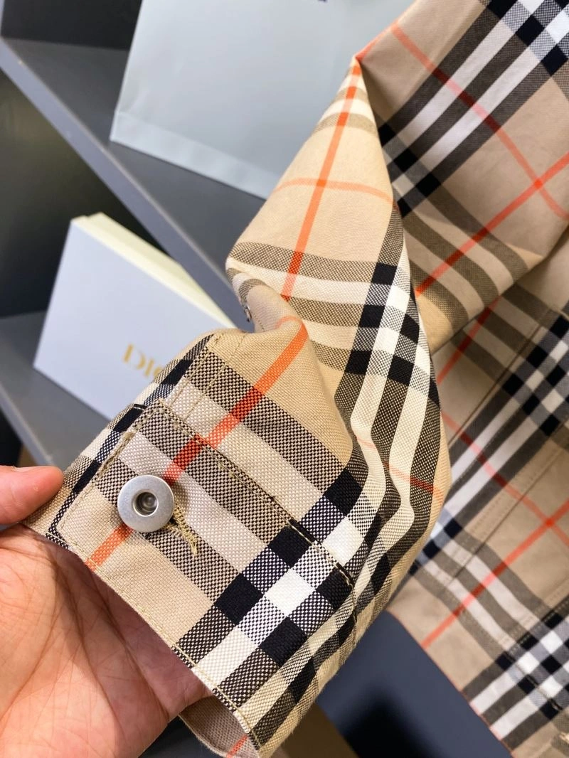 HighPerformance Burberry Outwear 104516