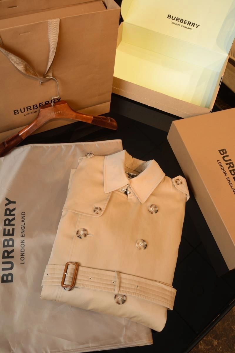 Supportive Burberry Outwear 104510