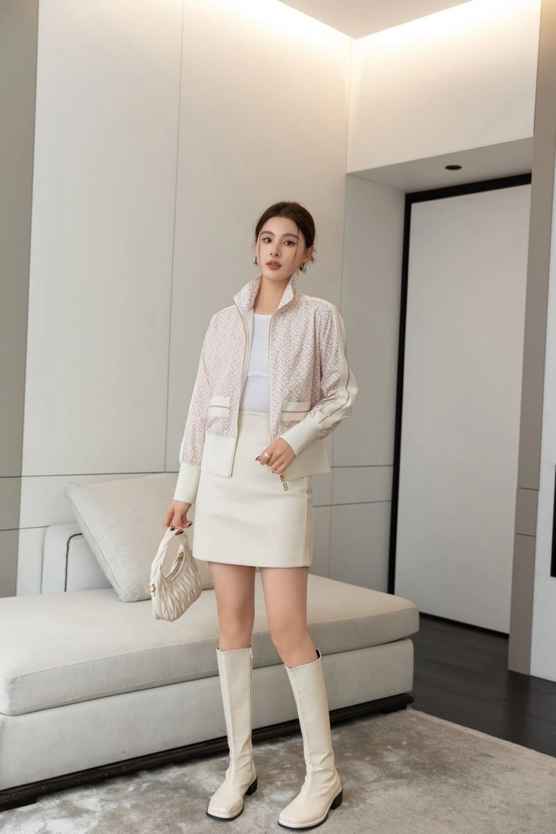 Breathable Burberry Outwear 104550