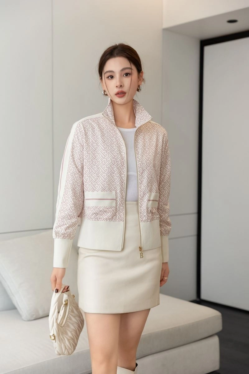 Breathable Burberry Outwear 104550