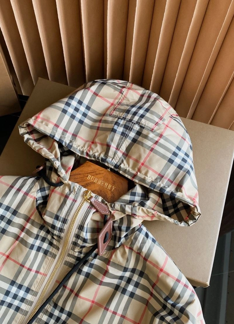 Burberry Outwear Lightweight 104500