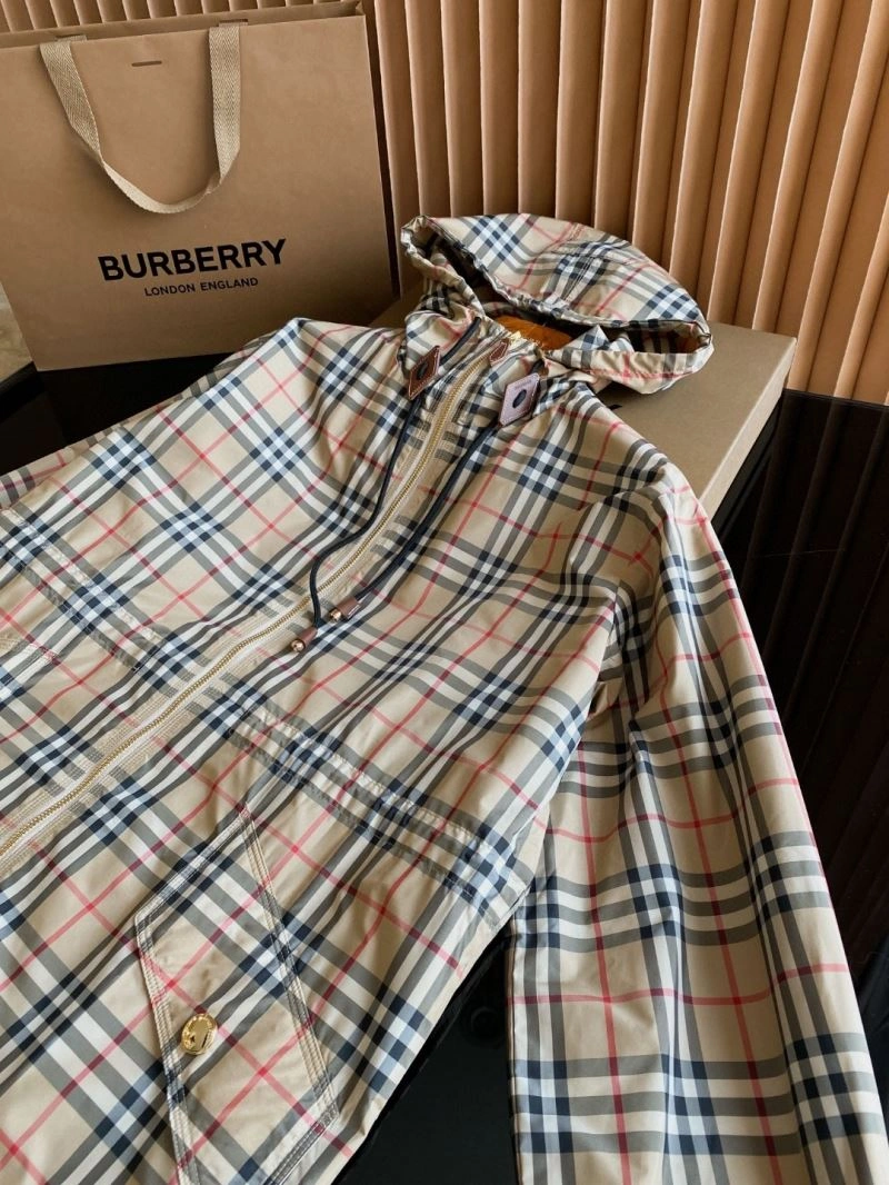 Burberry Outwear Lightweight 104500