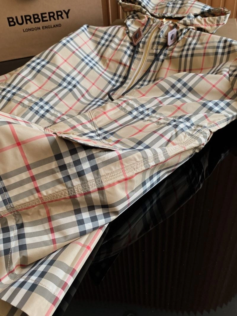 Burberry Outwear Lightweight 104500