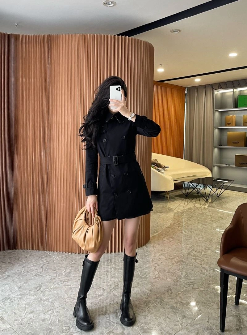 Elegant Burberry Outwear 104549