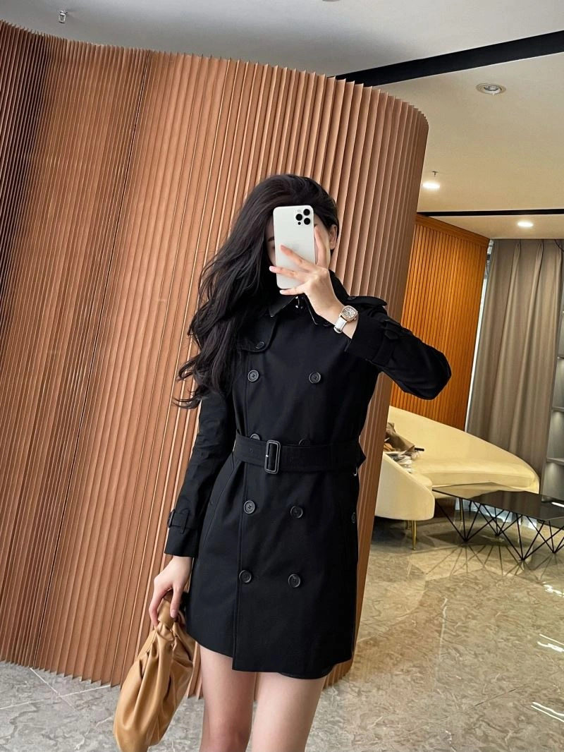 Elegant Burberry Outwear 104549