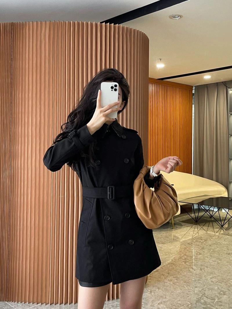 Elegant Burberry Outwear 104549