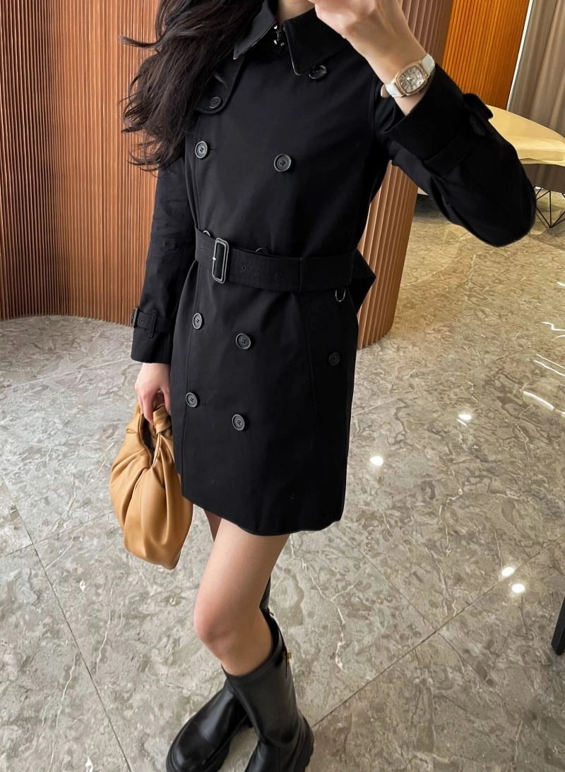 Elegant Burberry Outwear 104549